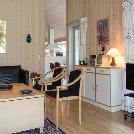 3 Bedroom Beautiful In Nexo Сasa de vacaciones Vester Somarken