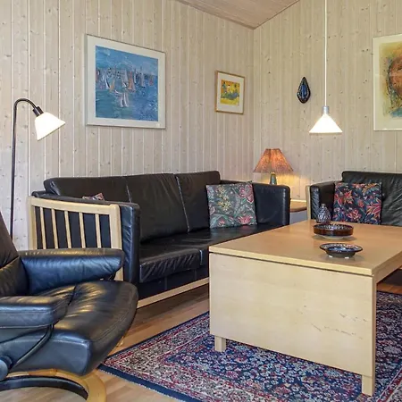 Сasa de vacaciones 3 Bedroom Beautiful In Nexo