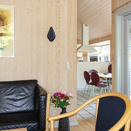Сasa de vacaciones 3 Bedroom Beautiful In Nexo *