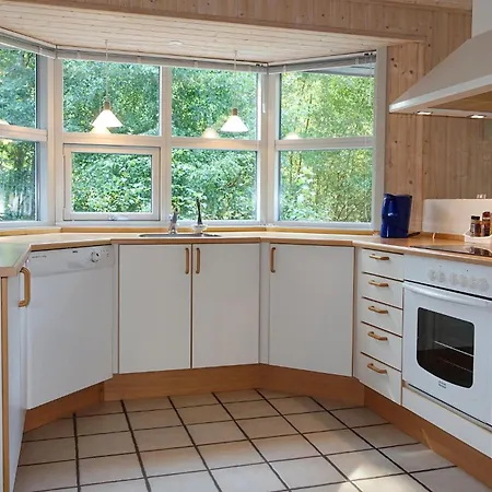 3 Bedroom Beautiful In Nexo Feriehus Vester Somarken