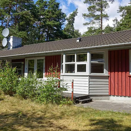 3 Bedroom Beautiful In Nexo Feriehus Vester Somarken